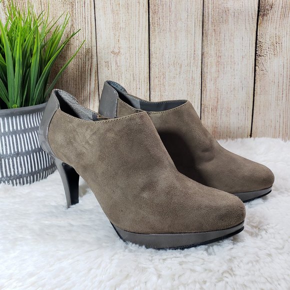 BANDOLINO Size 6 Tan BDCardinal Heels *Flawed Gem* - Picture 1 of 15